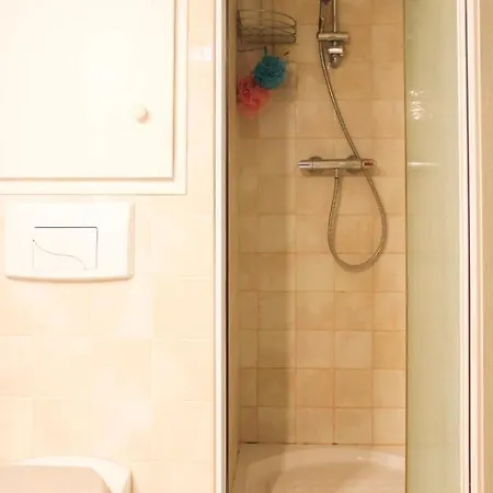 Апартаменты 26 M Cocoon With Eiffel Tower View *
