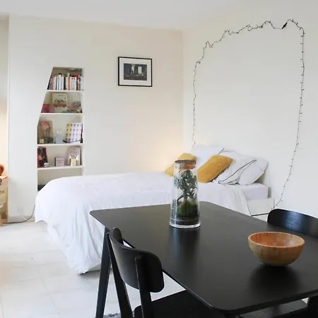 26 M Cocoon With Eiffel Tower View Apartman