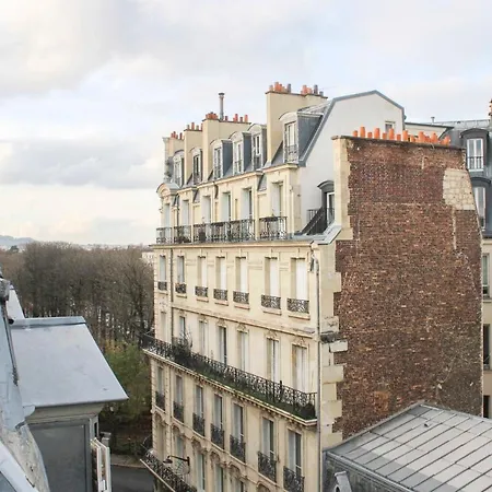 26 M Cocoon With Eiffel Tower View