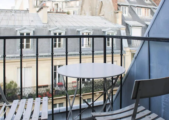 26 M Cocoon With Eiffel Tower View *