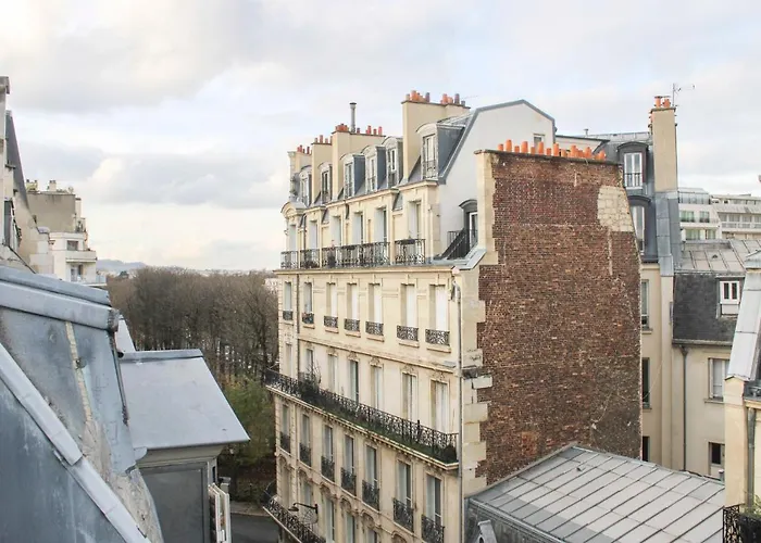 26 M Cocoon With Eiffel Tower View